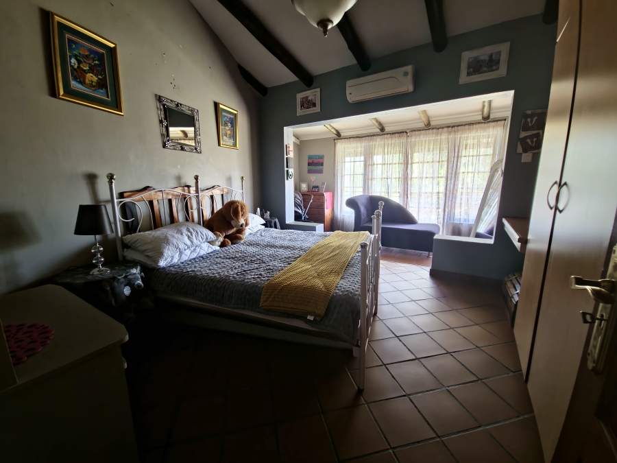 5 Bedroom Property for Sale in Kanoneiland Northern Cape